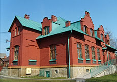 Budynek przedszkola, siedziba GZOSiP, na piętrze